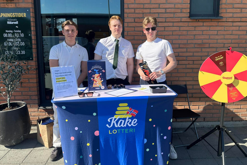 Dugnadsgjeng utenfor Mcdonalds Nidarvoll med kakelotteri, for Pant mot Kreft